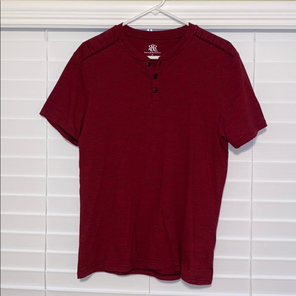 Rock & Republic Medium short sleeve t-shirt.